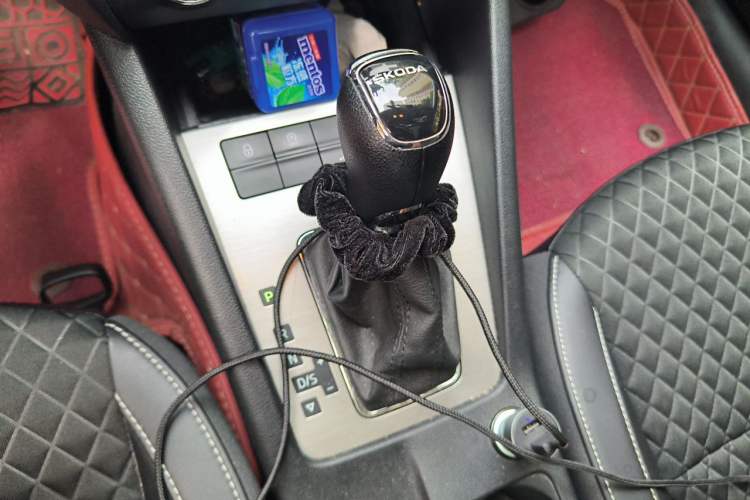 Used Skoda Octavia 2020 1.5L Automatic SmartDrive Luxury Edition Gear Lever
