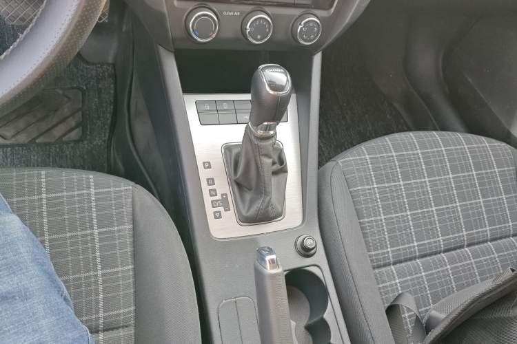 Used Skoda Octavia 2020 1.5L Automatic SmartDrive Comfort Edition Gear Lever