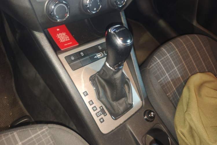 Used Skoda Octavia 2020 1.5L Automatic SmartDrive Comfort Edition Gear Lever