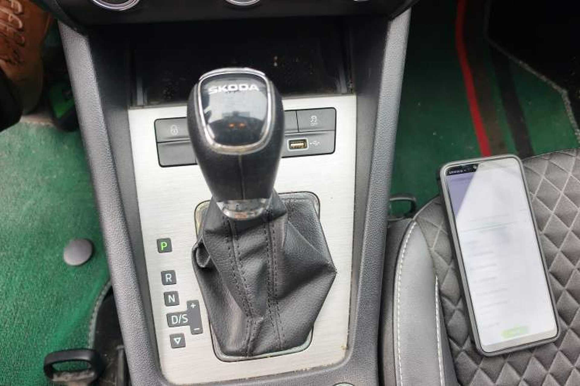 Used Skoda Octavia 2020 1.5L Automatic SmartDrive Luxury Edition Gear Lever