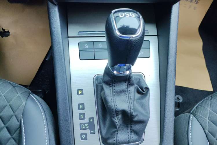 Used Skoda Octavia 2020 TSI230 DSG SmartDrive Luxury Edition Gear Lever