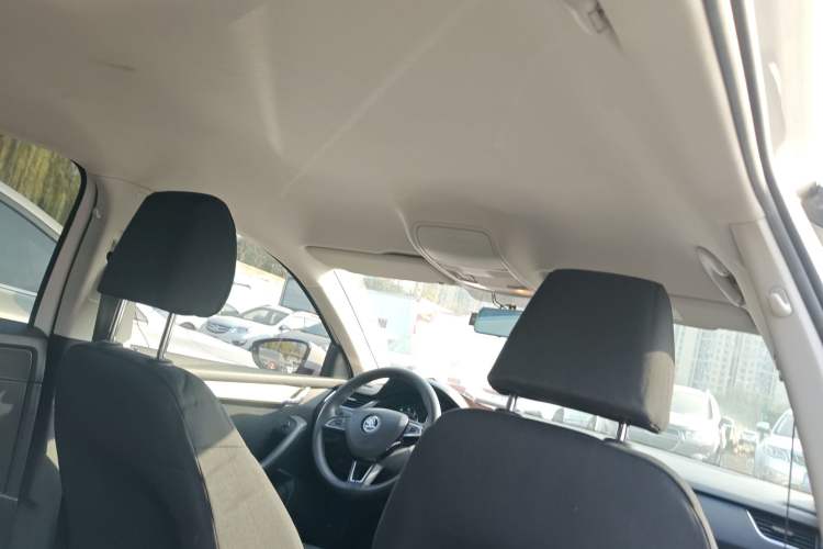 Used Skoda Octavia 2020 1.5L Automatic SmartDrive Comfort Edition Headliner