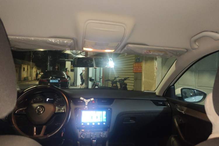 Used Skoda Octavia 2020 1.5L Automatic SmartDrive Comfort Edition Headliner