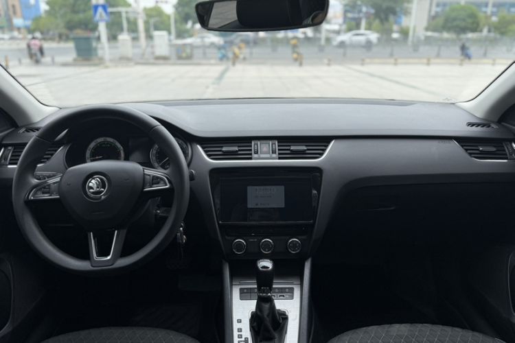 Used Skoda Octavia 2020 1.5L Automatic SmartDrive Luxury Edition Interior 1