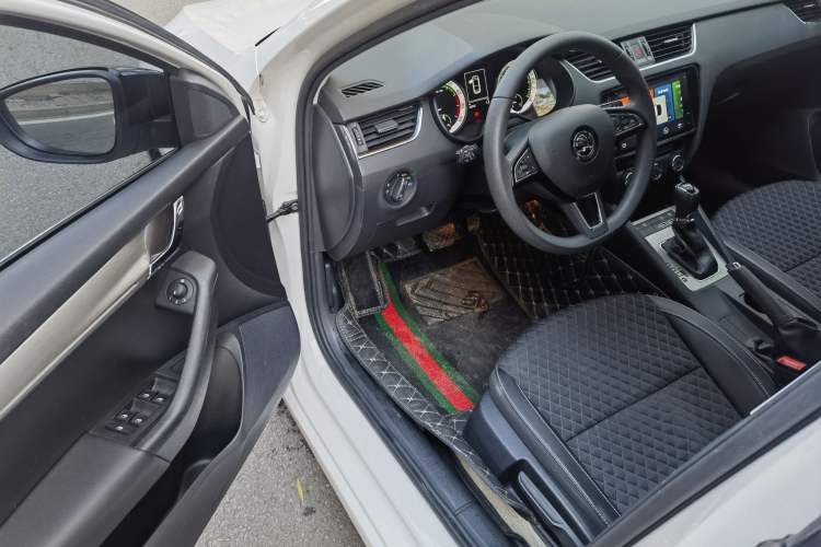 Used Skoda Octavia 2020 TSI280 DSG SmartDrive Luxury Edition Interior 1