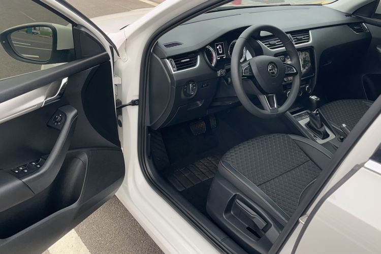 Used Skoda Octavia 2020 1.5L Automatic SmartDrive Luxury Edition Interior 2