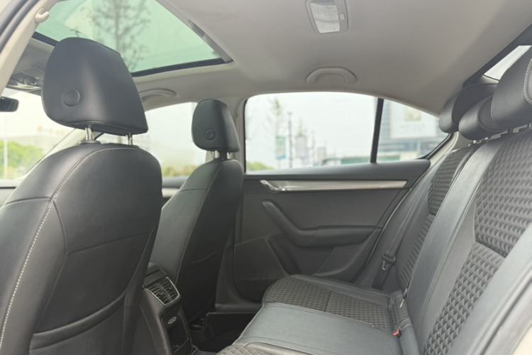 Used Skoda Octavia 2020 1.5L Automatic SmartDrive Luxury Edition Interior 2