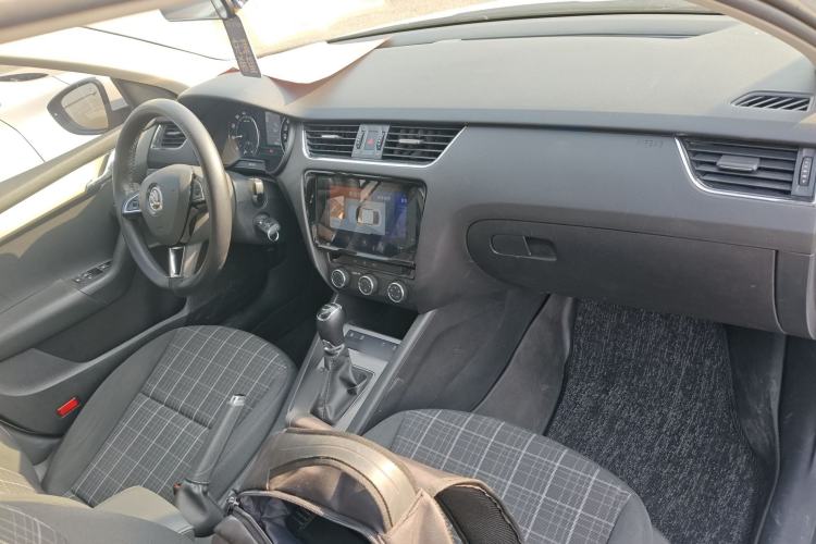 Used Skoda Octavia 2020 1.5L Automatic SmartDrive Comfort Edition Interior 2