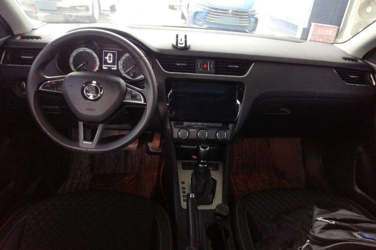 Used Skoda Octavia 2020 1.5L Automatic SmartDrive Luxury Edition Interior 2