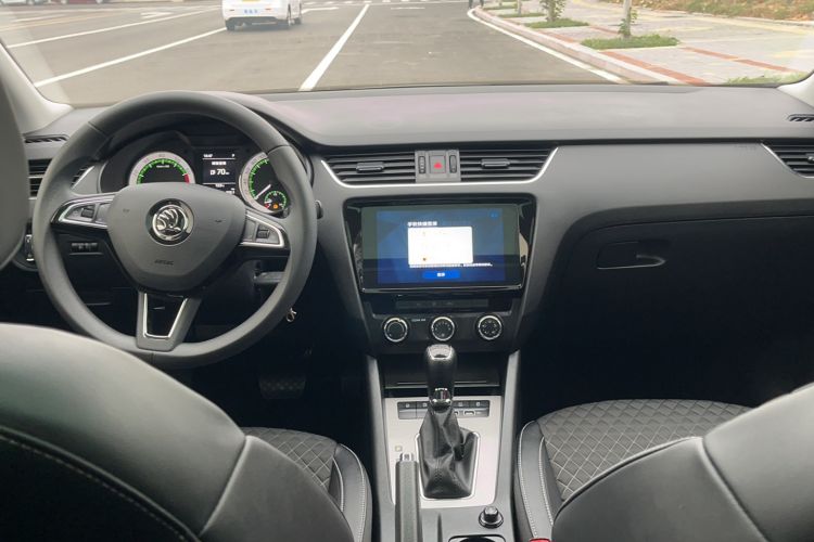 Used Skoda Octavia 2020 1.5L Automatic SmartDrive Luxury Edition Interior 3