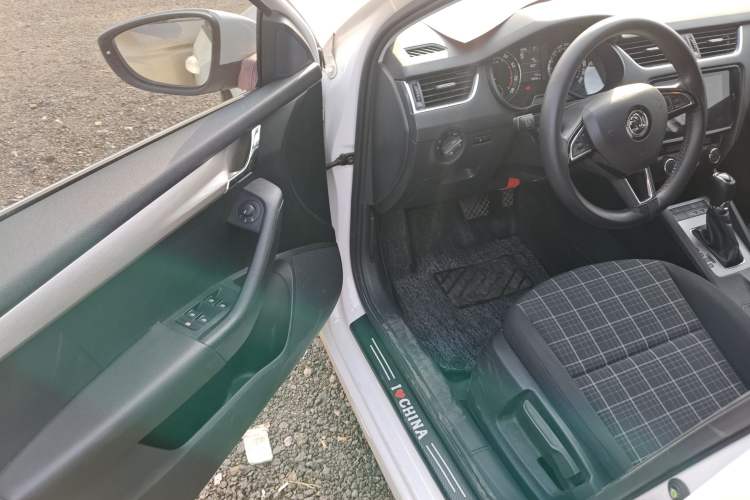 Used Skoda Octavia 2020 1.5L Automatic SmartDrive Comfort Edition Interior 3