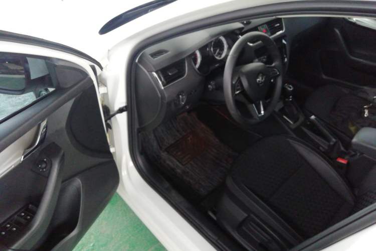 Used Skoda Octavia 2020 1.5L Automatic SmartDrive Luxury Edition Interior 3