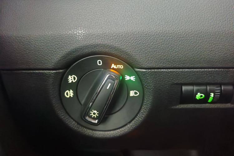Used Skoda Octavia 2020 1.5L Automatic SmartDrive Luxury Edition Interior 3