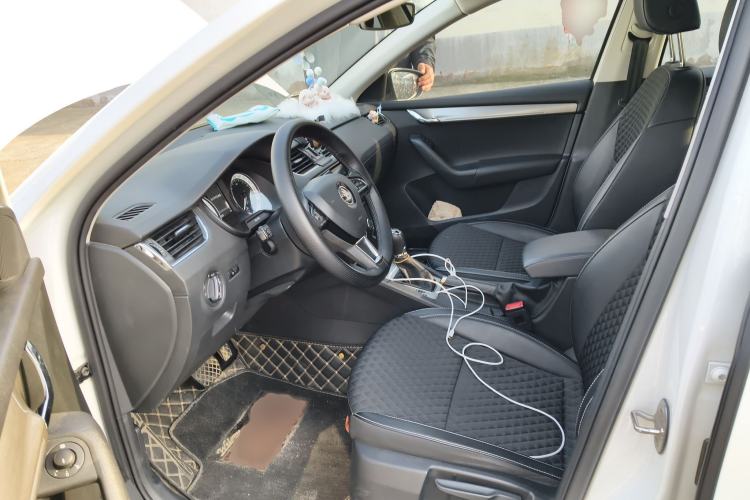 Used Skoda Octavia 2020 1.5L Automatic SmartDrive Luxury Edition Interior 3