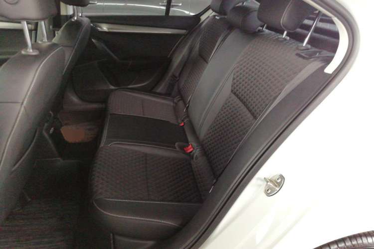 Used Skoda Octavia 2020 1.5L Automatic SmartDrive Luxury Edition Interior 4