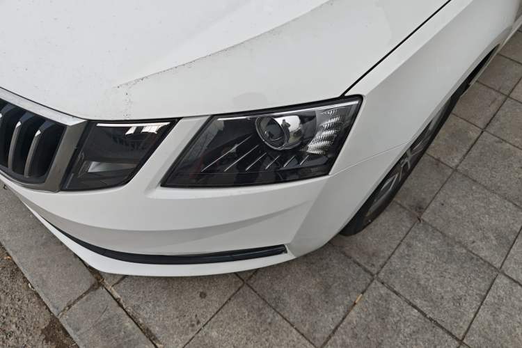 Used Skoda Octavia 2020 1.5L Automatic SmartDrive Comfort Edition Left Front Headlight