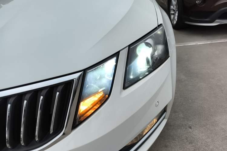 Used Skoda Octavia 2020 TSI230 DSG SmartDrive Luxury Edition Left Front Headlight