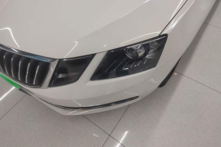 Used Skoda Octavia 2020 TSI230 DSG SmartDrive Luxury Edition Left Front Headlight