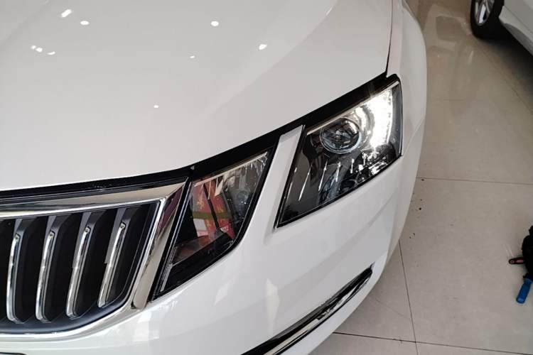 Used Skoda Octavia 2020 1.5L Automatic SmartDrive Luxury Edition Left Front Headlight