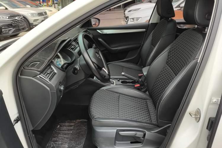 Used Skoda Octavia 2020 TSI230 DSG SmartDrive Luxury Edition Left Front Seat