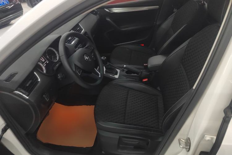 Used Skoda Octavia 2020 TSI230 DSG SmartDrive Luxury Edition Left Front Seat