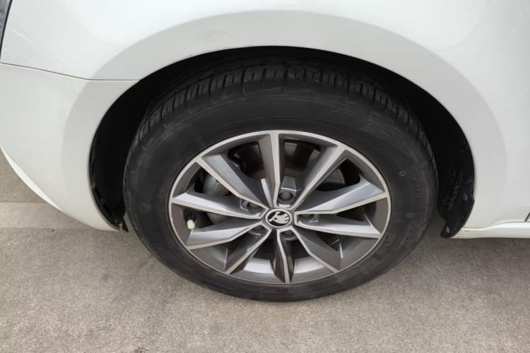Used Skoda Octavia 2020 TSI230 DSG SmartDrive Luxury Edition Left Front Wheel Hub