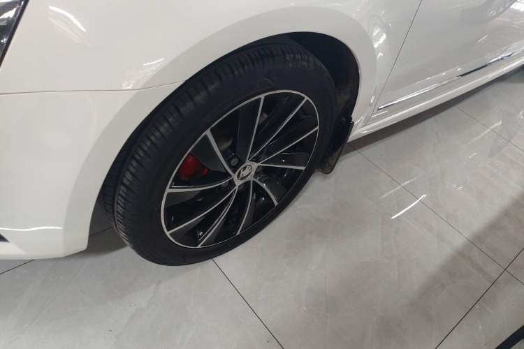 Used Skoda Octavia 2020 TSI280 DSG SmartDrive Luxury Edition Left Front Wheel Hub