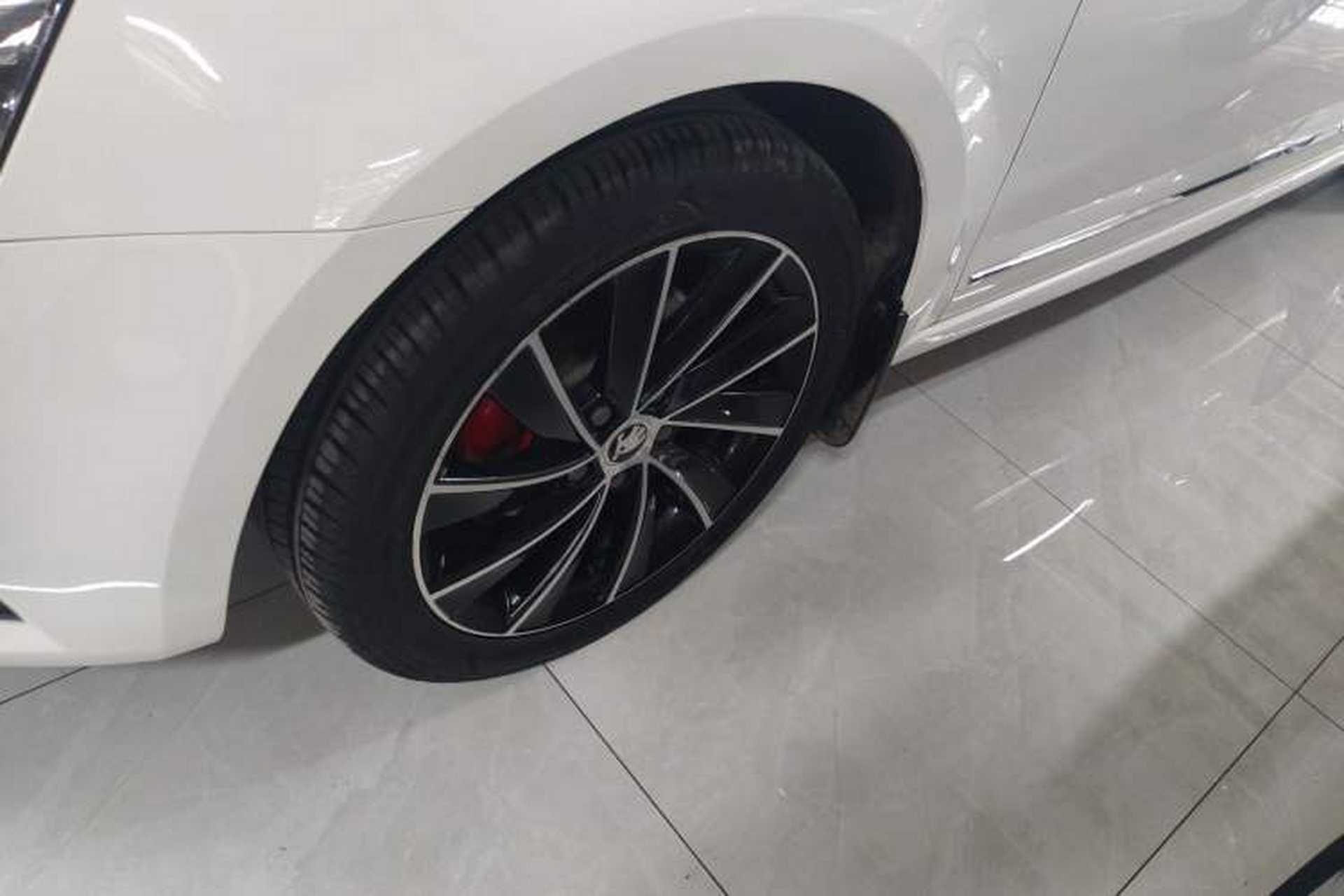 Used Skoda Octavia 2020 TSI280 DSG SmartDrive Luxury Edition Left Front Wheel Hub