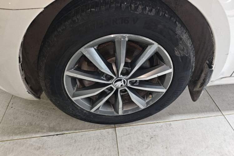 Used Skoda Octavia 2020 1.5L Automatic SmartDrive Luxury Edition Left Front Wheel Hub