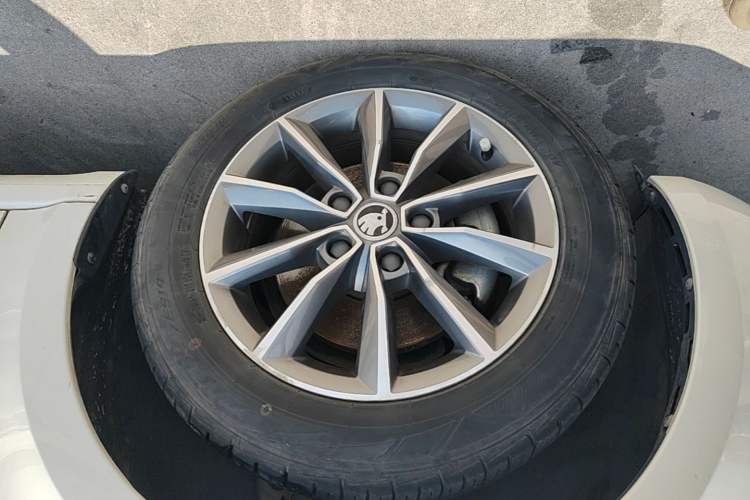 Used Skoda Octavia 2020 TSI230 DSG SmartDrive Luxury Edition Left Front Wheel Hub