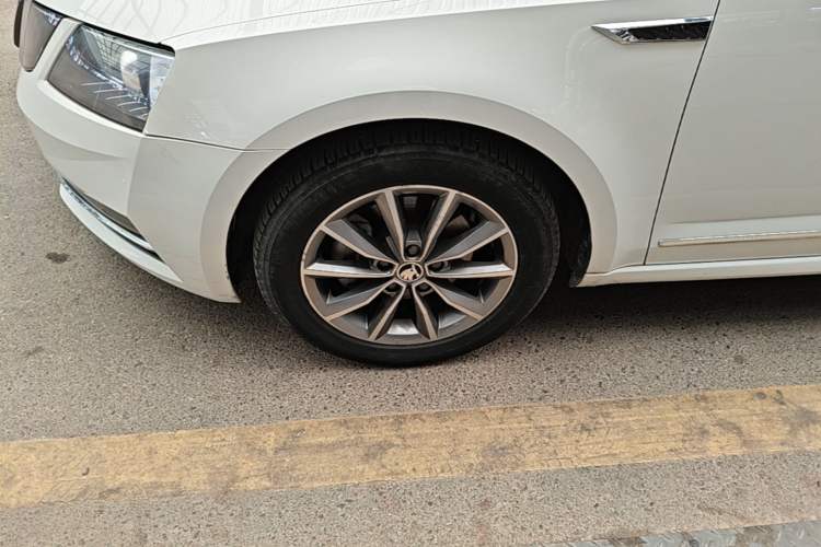 Used Skoda Octavia 2020 TSI230 DSG SmartDrive Luxury Edition Left Front Wheel Hub