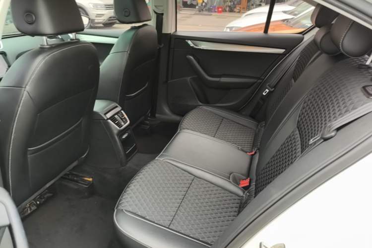 Used Skoda Octavia 2020 TSI230 DSG SmartDrive Luxury Edition Left Rear Seat