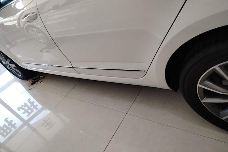 Used Skoda Octavia 2020 1.5L Automatic SmartDrive Luxury Edition Left Side Sill