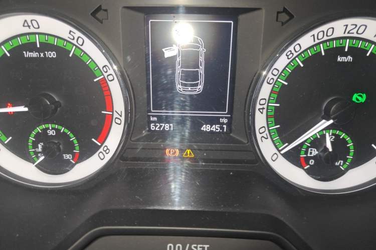 Used Skoda Octavia 2020 1.5L Automatic SmartDrive Luxury Edition Odometer Close Up