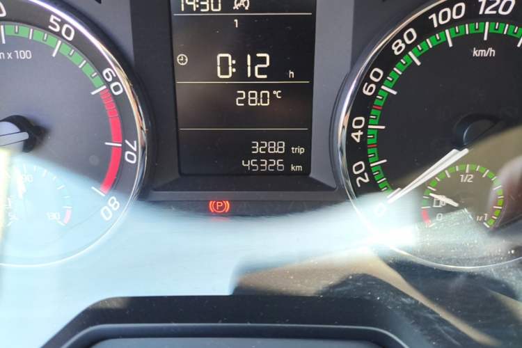Used Skoda Octavia 2020 1.5L Manual SmartDrive Comfort Edition Odometer Close Up