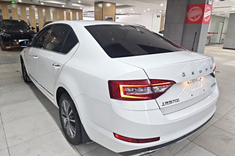Used Skoda Octavia 2020 1.5L Automatic SmartDrive Luxury Edition Rear Left 45 Deg