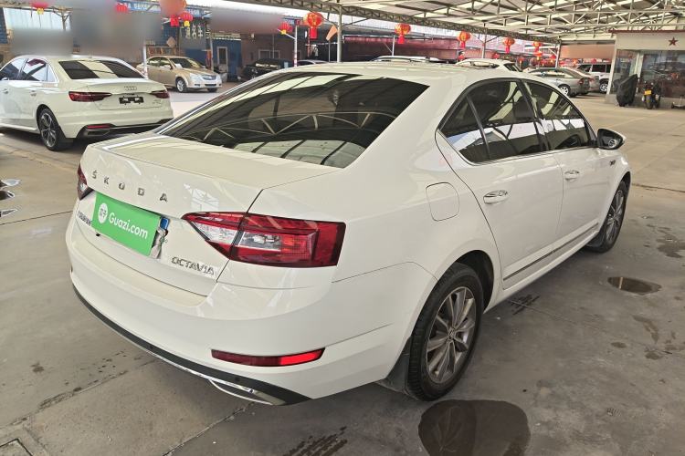Used Skoda Octavia 2020 1.5L Automatic SmartDrive Luxury Edition Rear Right 45 Deg