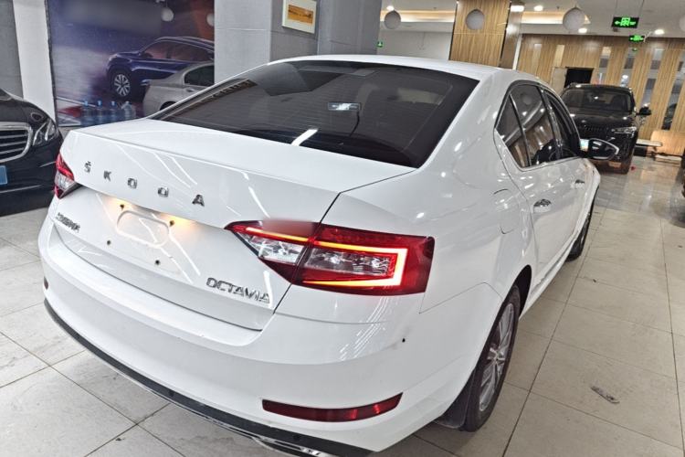 Used Skoda Octavia 2020 1.5L Automatic SmartDrive Luxury Edition Rear Right 45 Deg