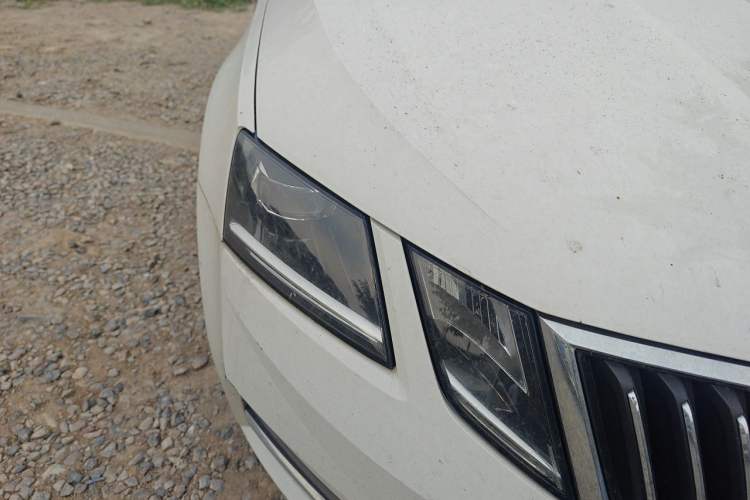 Used Skoda Octavia 2020 TSI280 DSG SmartDrive Luxury Edition Right Front Headlight