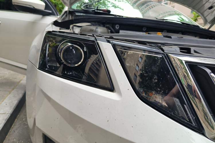 Used Skoda Octavia 2020 1.5L Automatic SmartDrive Luxury Edition Right Front Headlight