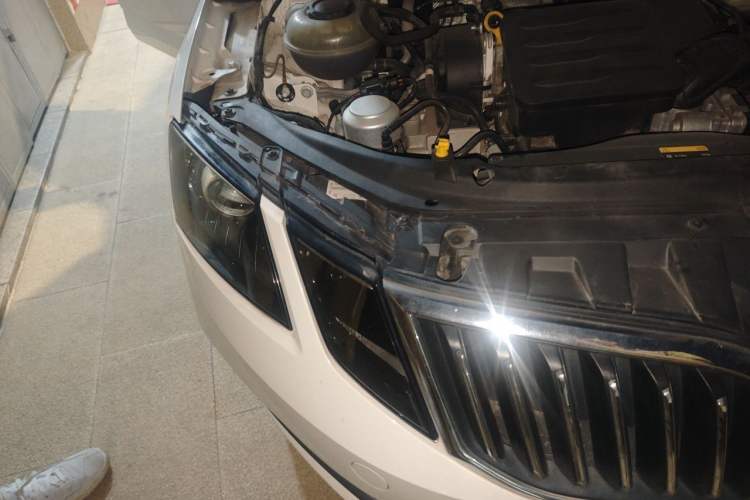 Used Skoda Octavia 2020 1.5L Automatic SmartDrive Comfort Edition Right Front Headlight