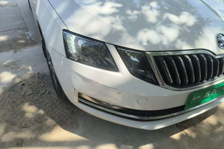 Used Skoda Octavia 2020 1.5L Automatic SmartDrive Luxury Edition Right Front Headlight
