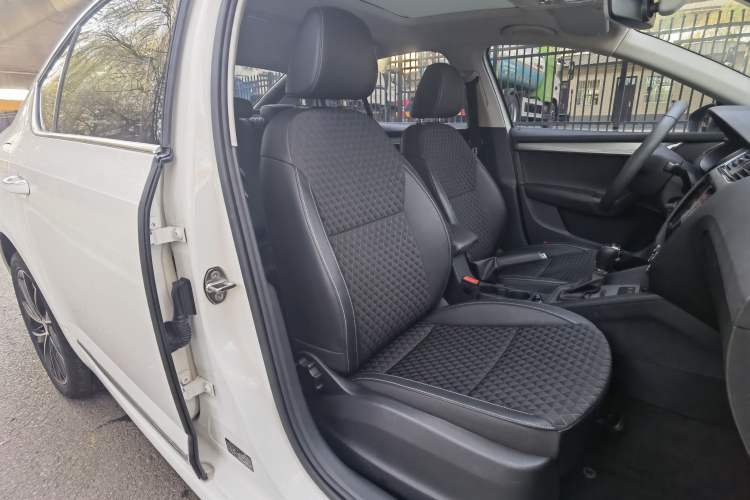 Used Skoda Octavia 2020 TSI280 DSG SmartDrive Luxury Edition Right Front Seat