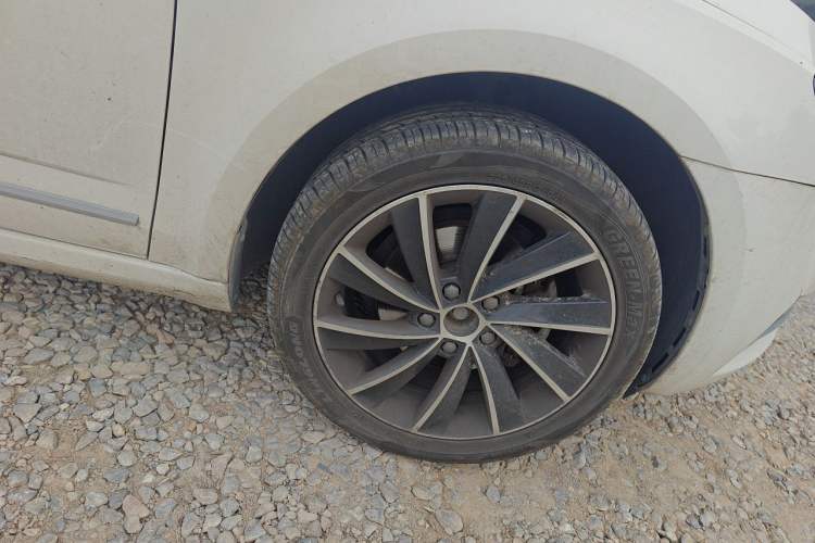 Used Skoda Octavia 2020 TSI280 DSG SmartDrive Luxury Edition Right Front Wheel Hub