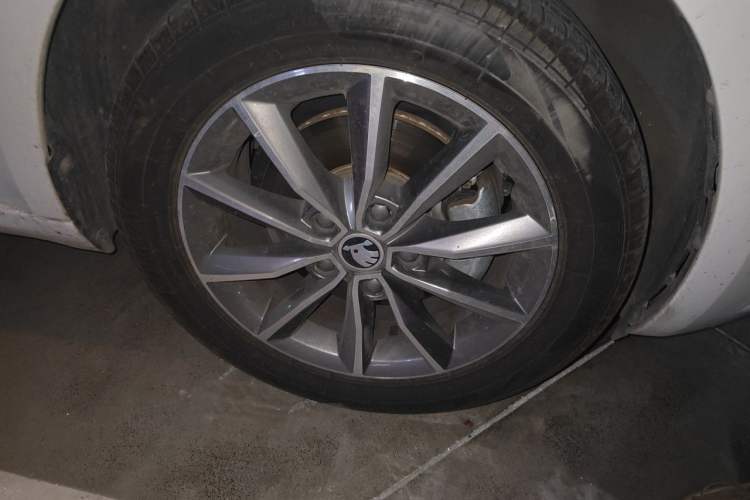 Used Skoda Octavia 2020 1.5L Automatic SmartDrive Luxury Edition Right Front Wheel Hub