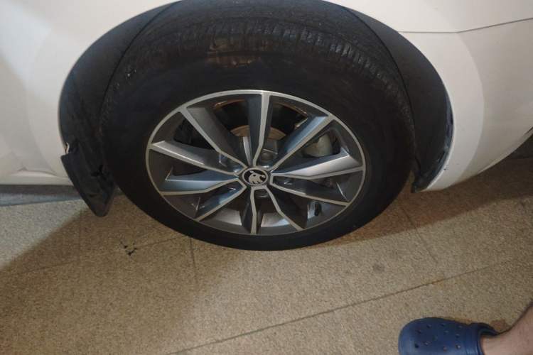 Used Skoda Octavia 2020 1.5L Automatic SmartDrive Comfort Edition Right Front Wheel Hub