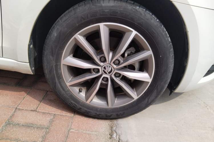 Used Skoda Octavia 2020 TSI230 DSG SmartDrive Comfort Edition Right Front Wheel Hub