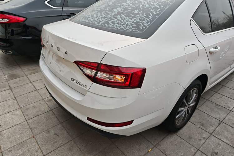 Used Skoda Octavia 2020 1.5L Automatic SmartDrive Comfort Edition Right Rear Taillight