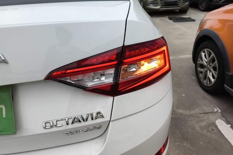 Used Skoda Octavia 2020 TSI230 DSG SmartDrive Luxury Edition Right Rear Taillight