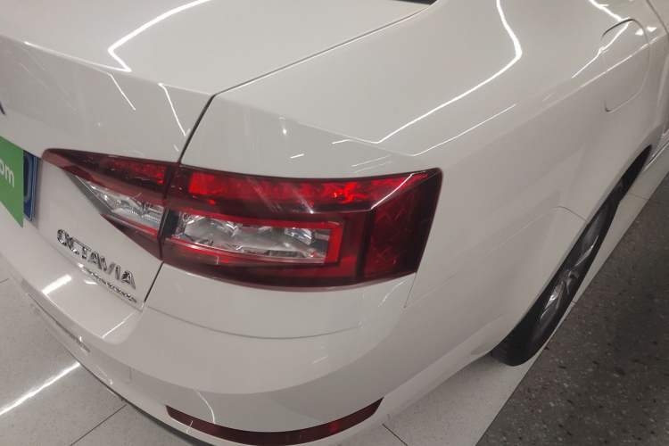 Used Skoda Octavia 2020 TSI230 DSG SmartDrive Luxury Edition Right Rear Taillight